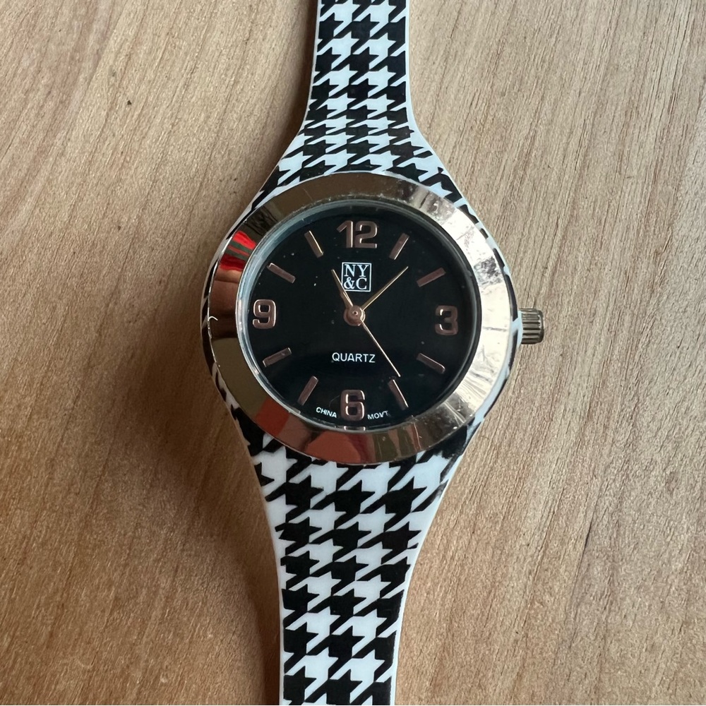 New York & company ladies houndstooth fashion watch NEW BATTERY